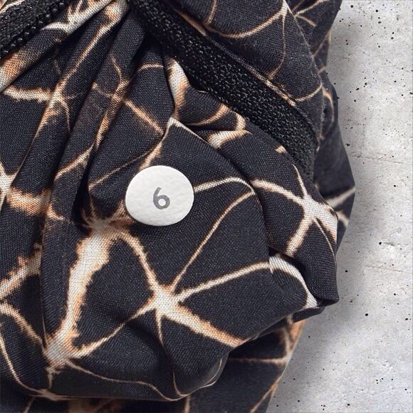 Lululemon Tracker Short III Womens Size 6 Star Crushed Multi Black Run Stretch - Picture 6 of 11